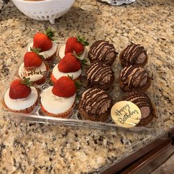 Chop Sugar - Strawberry and chocolate cupcakes