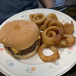 Round Table Coffee Shop - Cheeseburger with onion rings
