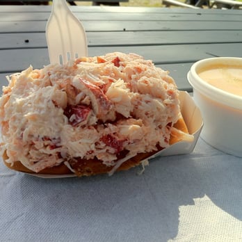 The Beach Plum - The 10oz Lobster Roll is bigger than the soup!! - Ice Cream & Frozen Yogurt Near Me - North Hampton, New Hampshire