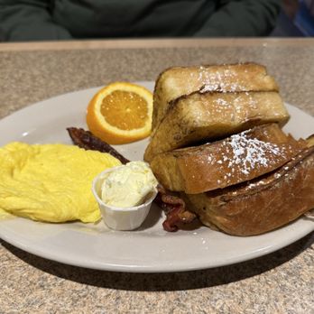 Thunderbird Restaurant - French Toast - American Near Me - Mt. Carmel Junction, Utah