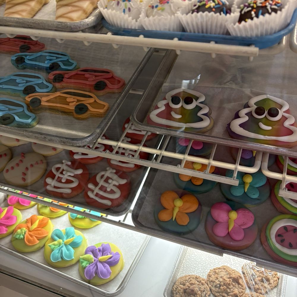 Harter Bakery - Fun cookies, cake pops, and breakfast pastries - Bakeries Near Me - Arnold, Missouri Harter Bakery - Fun cookies, cake pops, and breakfast pastries - Bakeries Near Me - Arnold, Missouri