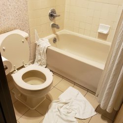 GuestHouse Poulsbo - Disgusting bathrooms