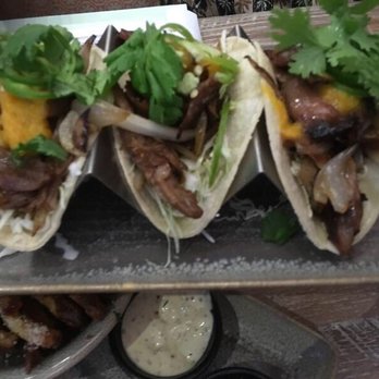 Moku Kitchen - Duck tacos - Cocktail Bars Near Me - Honolulu, Hawaii