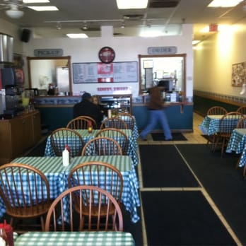 Southwind Fish - Cute and comfortable interior; please turn down the volume on the tv! - Southern Near Me - Memphis, Tennessee Southwind Fish - Cute and comfortable interior; please turn down the volume on the tv! - Southern Near Me - Memphis, Tennessee