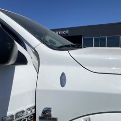 Wilson Motors Ford - Missing antennae, layer of dirt on the hood