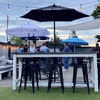 Finn’s Craft Beer Taphouse - Dusk - Brewpubs Near Me - Hyannis, Massachusetts Finn’s Craft Beer Taphouse - Dusk - Brewpubs Near Me - Hyannis, Massachusetts