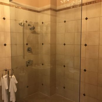 The Inn At 97 Winder - Bathroom - Hotels Near Me - Detroit, Michigan The Inn At 97 Winder - Bathroom - Hotels Near Me - Detroit, Michigan