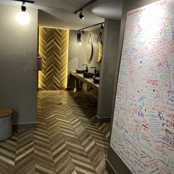 Boon Dee Moo Ka Ta - Bathroom - Thai Near Me - Flushing, New York