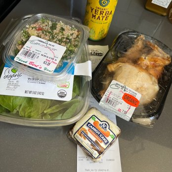 Bert's Red Apple Market - Tabouli and organic chicken made at Bert's - Grocery Near Me - Seattle, Washington