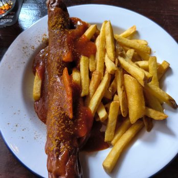 Schateke - Currywurst, vom Strohschwein, mit Fries. - Burgers Near Me - Hanover, NI