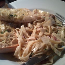 shoulder of mutton - Delicious carbonara with garlic bread