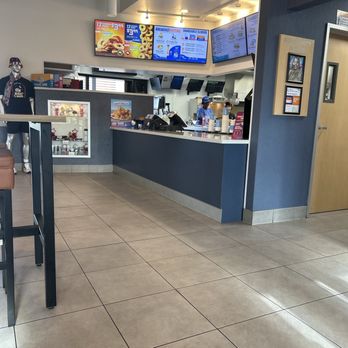 White Castle - Drive thru served before dine in but arrived after. Poor management. - Fast Food Near Me - Tempe, Arizona