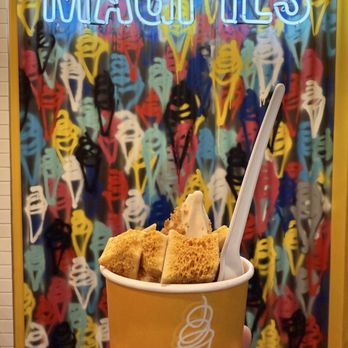 Magpies Softserve - Corn Almond Soft Serve with Graham Crackers & Honeycomb. - Ice Cream & Frozen Yogurt Near Me - Los Angeles, California Magpies Softserve - Corn Almond Soft Serve with Graham Crackers & Honeycomb. - Ice Cream & Frozen Yogurt Near Me - Los Angeles, California