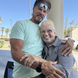 Desert Serenity Float & Spa - I even got to run into Lorenzo Lamas from all that glow and positive energy. Wow!