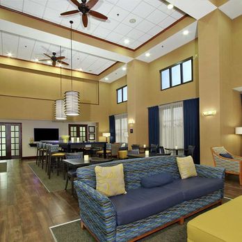 Hampton Inn & Suites Murray - Lobby - Hotels Near Me - Murray, Kentucky