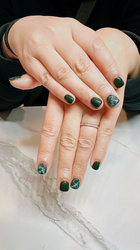 T’s Nail & Lash Spa Logo