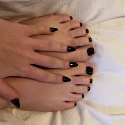 Queen Nail Salon - Tienie hands elaine toes