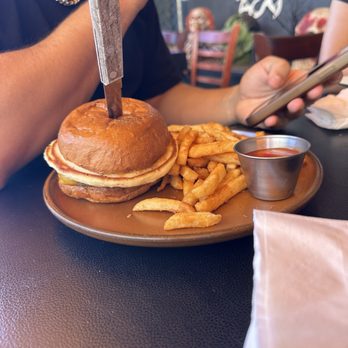 Morrison - Late Breakfast Burger - Gastropubs Near Me - Los Angeles, California Morrison - Late Breakfast Burger - Gastropubs Near Me - Los Angeles, California