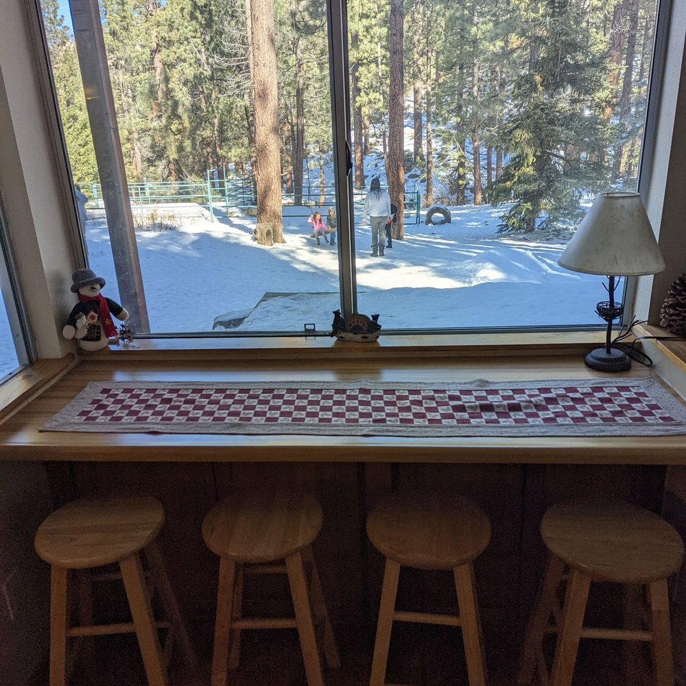 Starvation Flats Ranch - Breakfast nook perfect for kids or drinking coffee in the morning and watching the birds. - Vacation Rentals Near Me - Big Bear Lake, California Starvation Flats Ranch - Breakfast nook perfect for kids or drinking coffee in the morning and watching the birds. - Vacation Rentals Near Me - Big Bear Lake, California