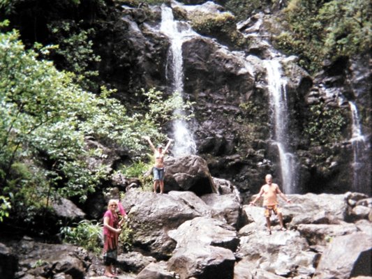 Upper Waikani Falls by null