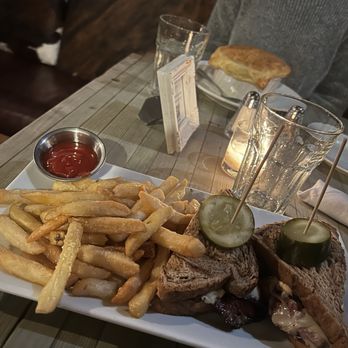Fraunces Tavern - Reuben - American Near Me - New York, New York