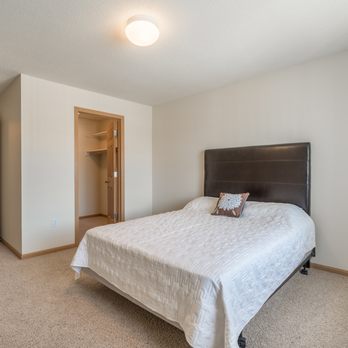 Pinebrook Apartments - 2-bed The River Floor Plan - Second Bedroom with Walk-in Closet - Apartments Near Me - Lincoln, Nebraska Pinebrook Apartments - 2-bed The River Floor Plan - Second Bedroom with Walk-in Closet - Apartments Near Me - Lincoln, Nebraska