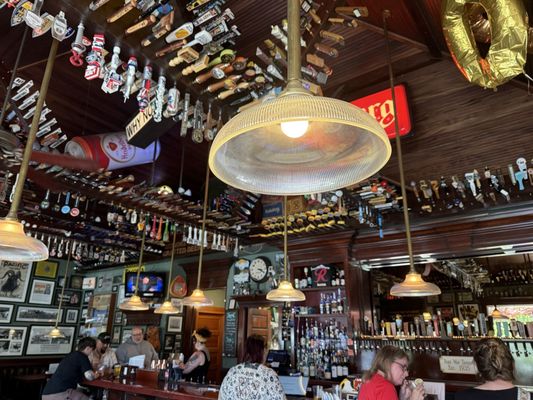 Parkway Tavern by null