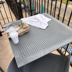 Sea Horse Resort - This is the filthy table where  I attempted to eat breakfast