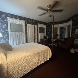 China Clipper Inn Bed & Breakfast - Our room