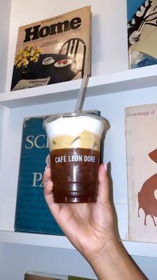 Café Leon Dore by null