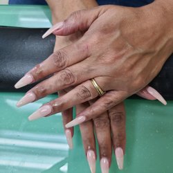 B Nails - Elegant design