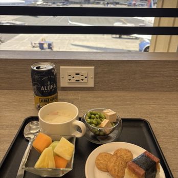 Sakura Lounge - Potato soup Fresh fruit Spam musubi Tofu poke Diamond cookies Aloha beer - Airport Lounges Near Me - Honolulu, Hawaii Sakura Lounge - Potato soup Fresh fruit Spam musubi Tofu poke Diamond cookies Aloha beer - Airport Lounges Near Me - Honolulu, Hawaii