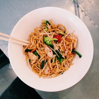 Toss Noodle Bar - Hokkien noodles with Thai sauce and chicken - Asian Fusion Near Me - Berkeley, California