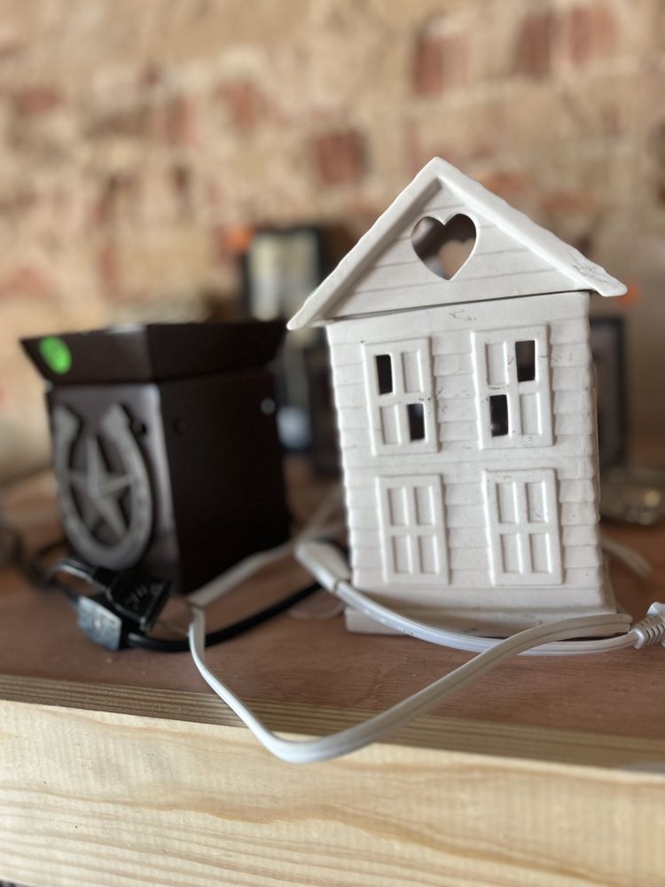 THE THRIFTY Q THRIFT SHOP Updated September 2024 34 Photos 129 S