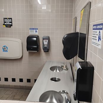 Love's Travel Stop - Sinks - Convenience Stores Near Me - Fort Worth, Texas