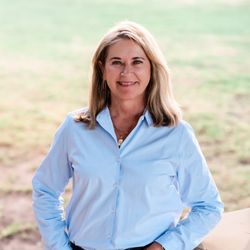 Leslie Crider - Stanberry Realtors - Experience Matters! Selling the Texas Hill Country