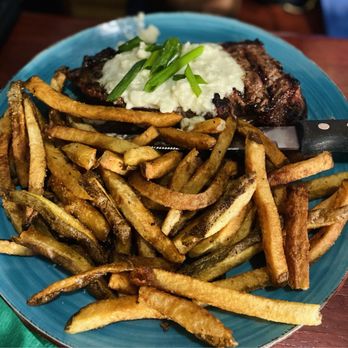 Cascadia Grill - Steak frites bleu - Steakhouses Near Me - Olympia, Washington