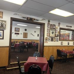 Norco's Famous Sixth Street Deli & Grill - Dining room