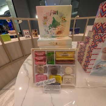 Royce Chocolate - Best selling sample box - Chocolatiers & Shops Near Me - Las Vegas, Nevada Royce Chocolate - Best selling sample box - Chocolatiers & Shops Near Me - Las Vegas, Nevada