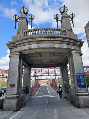 Williamsburg Bridge by null