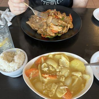 Barn Thai Restaurant - Thai Near Me - Shelton, Connecticut