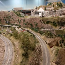 Detroit Model Railroad Club - Nice place to visit with the kids during the Holly Dickens Festival. Kids under 5 are free.