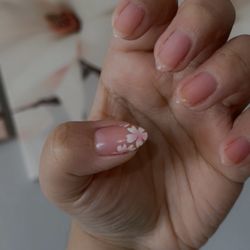 Bella Nails - Manicure
