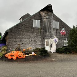 Ricker Hill Orchards - Store