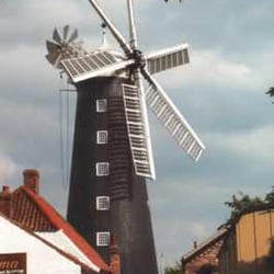 Waltham Windmill - The old millars cottage in front of the mill