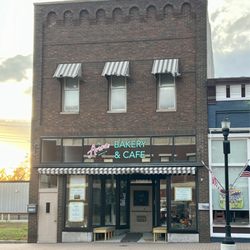 Aroma Bakery & Cafe