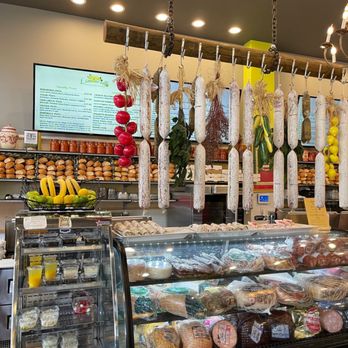 Limoncello - Inside the deli - Sandwiches Near Me - San Francisco, California