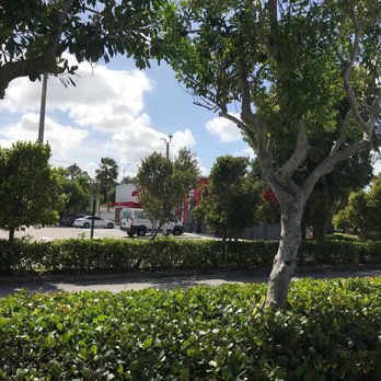 KFC - Outside - Chicken Wings Near Me - Miami, Florida
