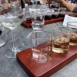 Holesinsky Vineyard & Winery - White and red wine flights