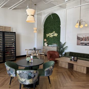 Rebel Wine Lounge - Wine Bars Near Me - Mesa, Arizona